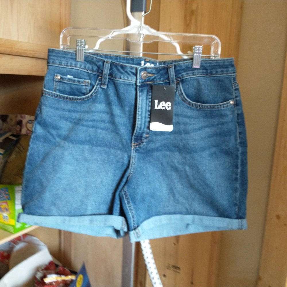 LEE JEAN SHORTS... NWT